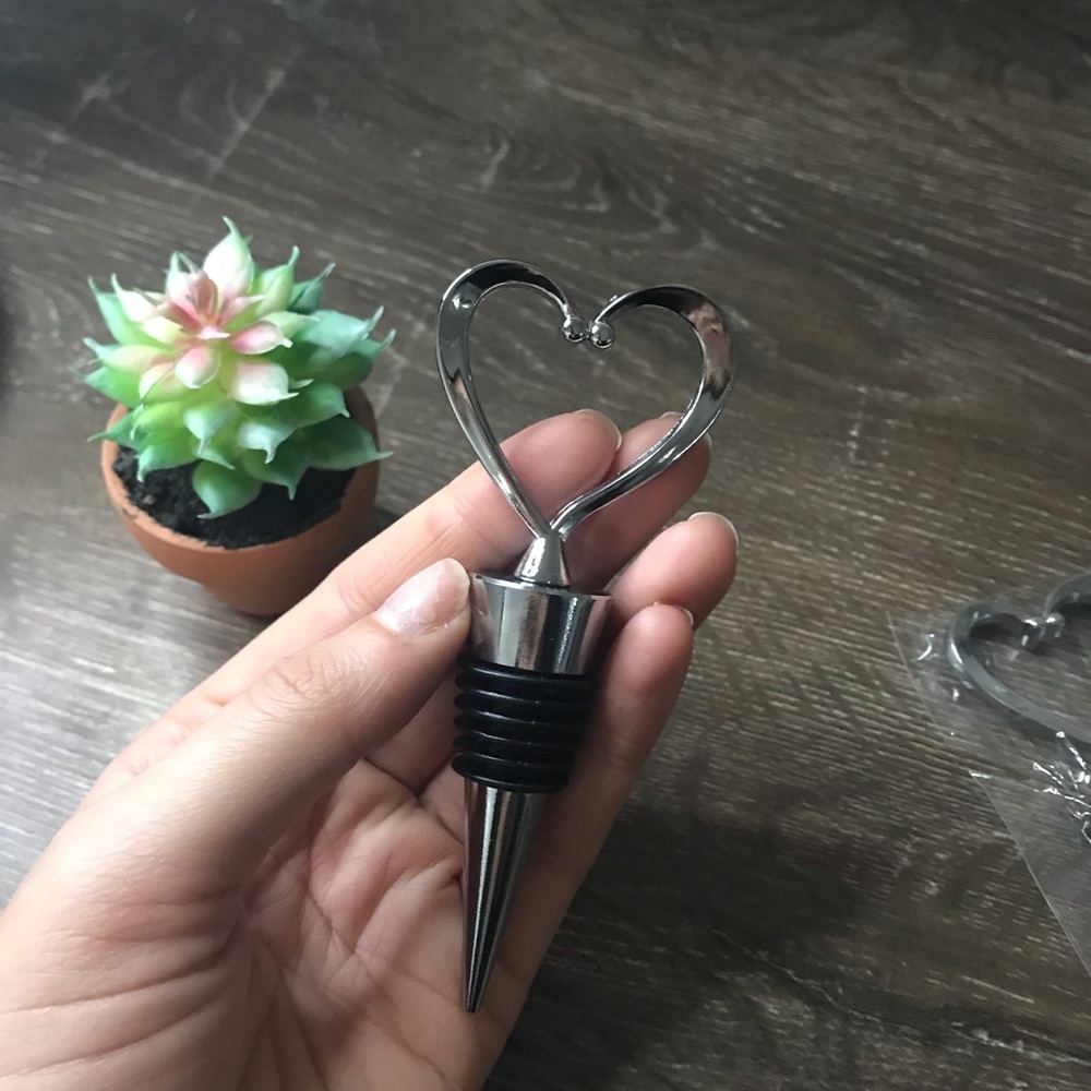 NWOT Romantic Heart Shaped Wine Stopper 🍷